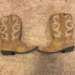 American Rag Size 7 Cowboy boot